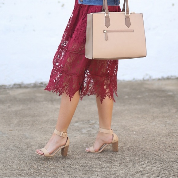 Maroon lace midi dress - Picture 3 of 4